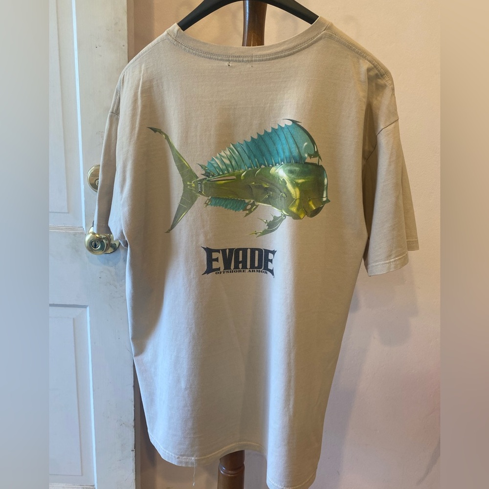 MENS XL KHAKI T-SHIRT DORADO METALLIC FISH DESIGN